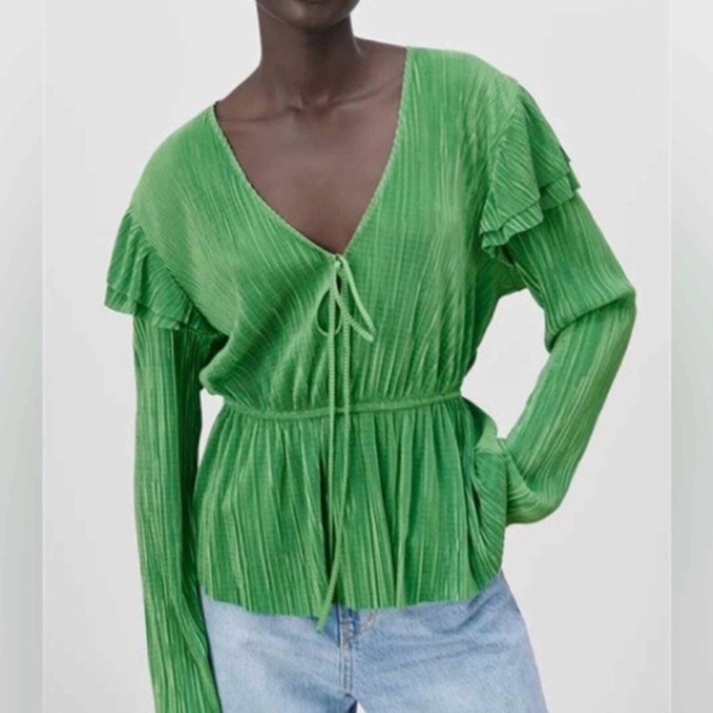 Zara Long Sleeve V-Neck Green Pleated Ruffled Blouse Size Small